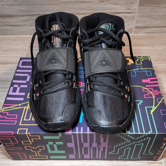 ?️ Men\'s Nike Black/Black Kyrie Shot Clock 7.5 (M) 9 (W) New w/ Box main image 12